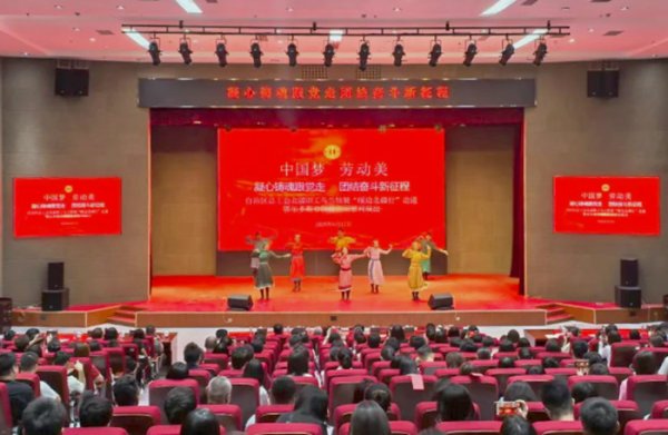凯丰配资 内蒙古自治区总工会北疆职工乌兰牧骑慰问演出走进企业